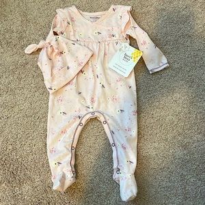 Burt’s Bees Baby NWT Pink Onesie with Matching Hat 3 mo